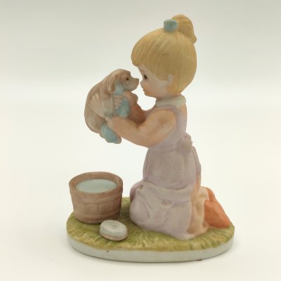 купить Статуэтка "Девочка со щенком", Collection Angelina, бисквит, роспись, Китай, 1990-2015 гг.