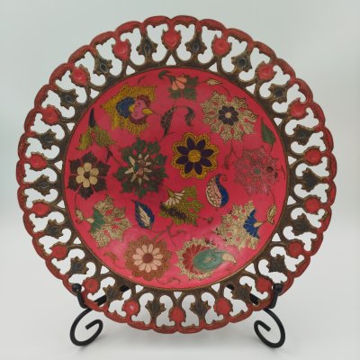 купить Ваза (фруктовница) с прорезным бортом, украшенная цветочным декором, латунь, эмали, Индия, 1970-1990 гг.