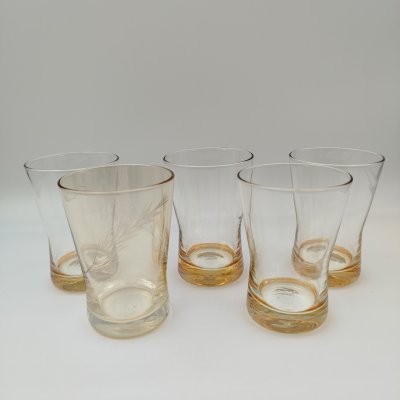 купить Набор из пяти стаканов медово-желтого оттенка (в подборе), цветное стекло, СССР, 1970-1990 гг.