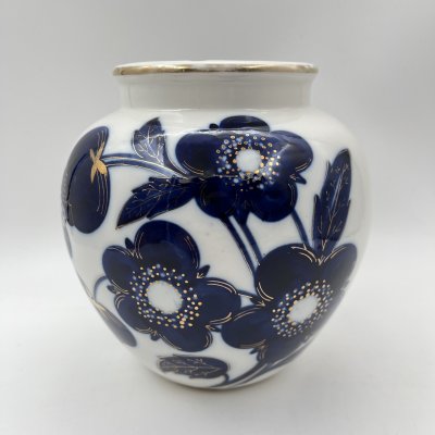 купить Ваза "Синие цветы", автор формы Яковлева С.Е., автор рисунка Яцкевич А.А., фарфор, роспись кобальтом, золочение, Ленинградский фарфоровый завод (ЛФЗ), СССР, 1950-1970 гг.
