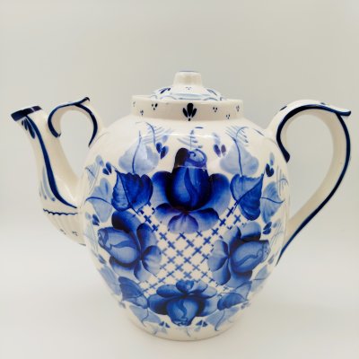 купить Чайник доливной с цветочным декором, автор Шипоренков В.А., фарфор, роспись, Гжельский фарфоровый завод, СССР, 1970-1990 гг.
