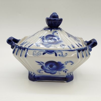 купить Шкатулка, украшенная цветочным декором, фарфор, роспись, Объединение «Гжель», СССР, 1972-1985 гг.