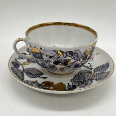 купить Чайная пара "Мой сад" в розовом оттенке, (из серии "Времена года"), форма "Тюльпан", автор формы С.Е. Яковлева, автор росписи Н.П. Славина, фарфор, деколь, люстр, золочение, Ленинградский фарфоровый завод (ЛФЗ), СССР, 1970-1991 гг.