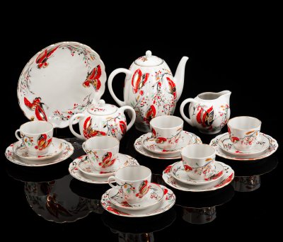 купить Сервиз кофейный "Бабочки" в оригинальной коробке, на 6 персон (22 предмета), автор формы Яковлева С.Е., автор росписи Григорьева Л.И., фарфор, деколь с подрисовкой, золочение, Ленинградский фарфоровый завод (ЛФЗ), Российская Федерация, 1992-2001 гг.