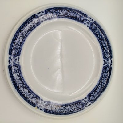 купить Тарелка обеденная в бело-кобальтовой гамме с растительным декором, фаянс, деколь, Brown-Westhead, Moore & Co. (BMW & C), Великобритания, 1863 г.