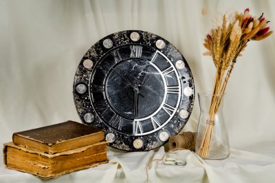 Купить Часы настенные с оригинальными юбилейными монетами СССР, авторская ручная работа в технике Resin Art, Глянцевое 3D покрытие, камень, Россия, 2020 г.