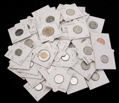 купить Коллекция монет Канады по годам от 1 цента до 2 долларов 1964 - 2020 гг. (всего 66 монет в холдерах, по годам: 6 монет 1 цент, 22 монеты 5 центов, 30 монет 10 центов, 6 монет 50 центов, 2 монеты 2 доллара)