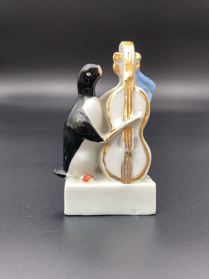 купить Статуэтка "Пингвин с контрабасом", керамика, 1980-2010 гг.