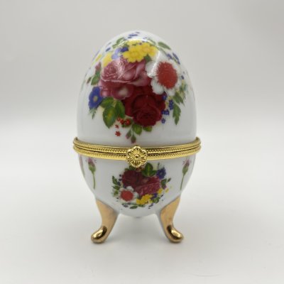 купить Шкатулка в форме яйца, украшенная изображением цветов, фарфор, деколь, золочение, Азия, 2000-2015 гг.