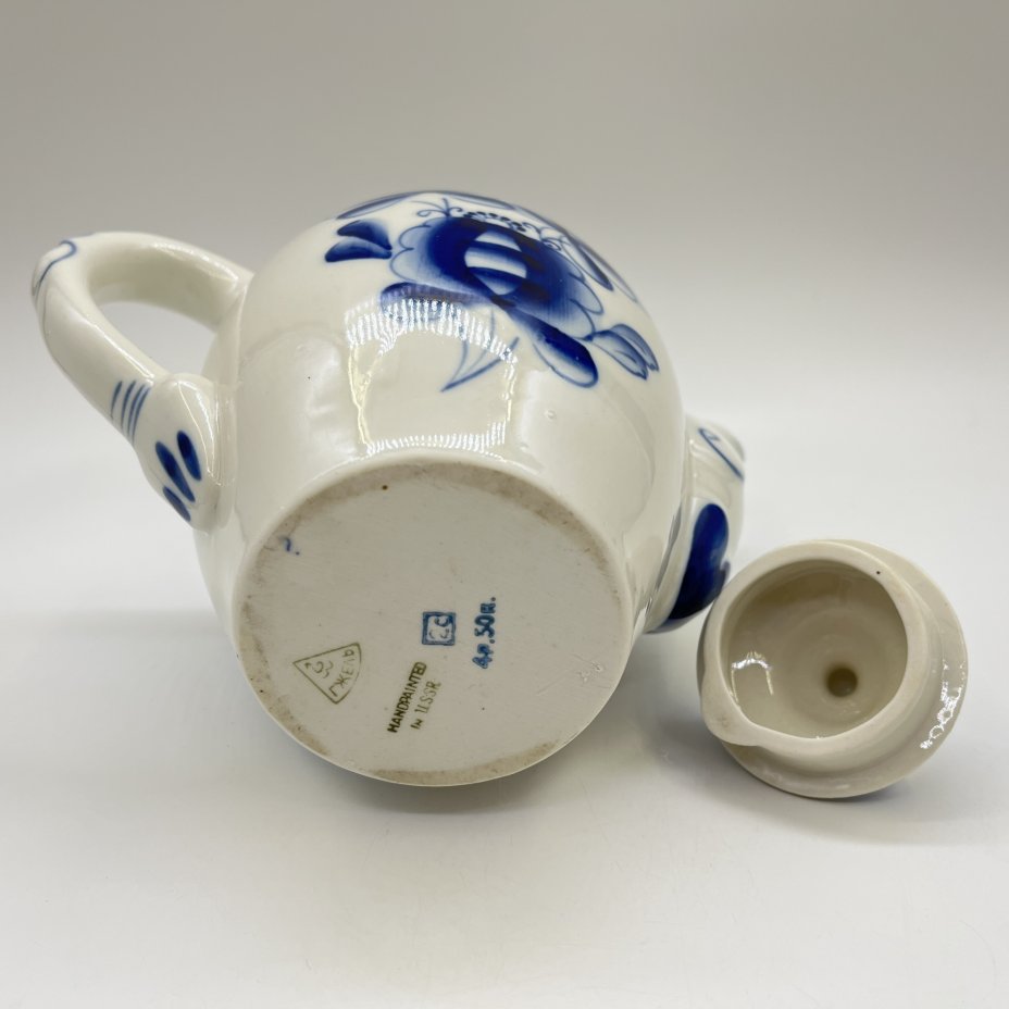 купить Чайник заварочный с цветочным декором, фарфор, роспись, Объединение «Гжель», СССР, 1972-1985 гг.