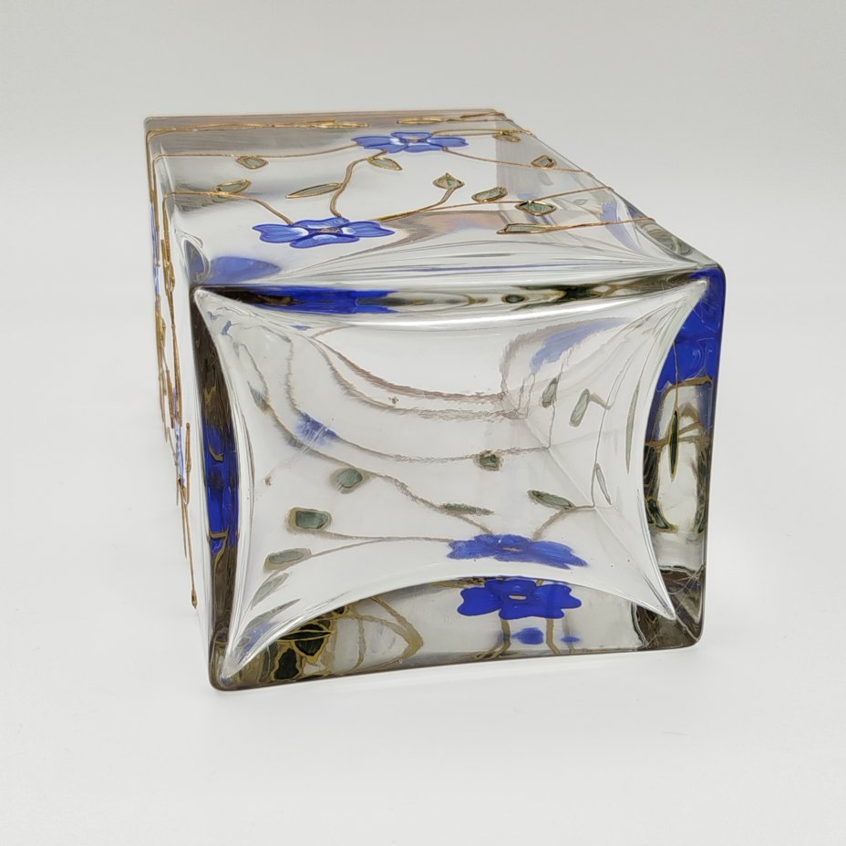 купить Ваза прямоугольной формы, украшенная цветочным декором, стекло, роспись, золочение, Западная Европа, 1990-2010 гг.