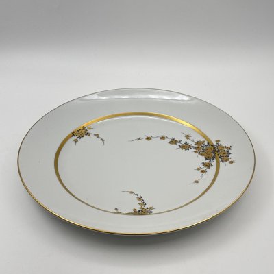 купить Блюдо плоское круглой формы с цветочным декором золотистого цвета, фарфор, деколь, золочение, Graf Von Henneberg Porzellan, 1777 Jlmenau, ГДР, 1973-1977 гг.