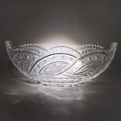 купить Салатник в форме ладьи, украшенный флористическим узором, стекло, пресс, СССР, 1970-1990 гг.