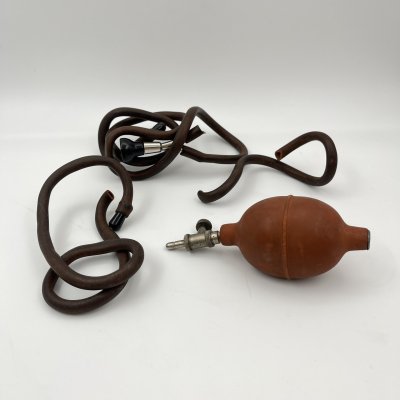 купить [Медицина] Тонометр, патентное клеймо "D.R.P.A.", металл, резина, Германия, 1930-1940 гг.