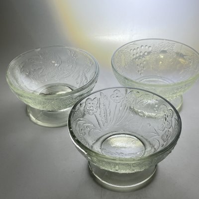 купить Набор из 3 креманок с растительным и зооморфным декором, стекло, пресс, СССР, 1970-1990 гг.