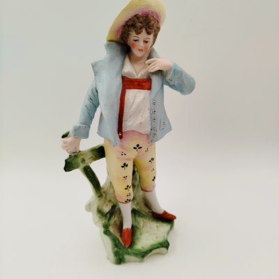 купить Статуэтка "Юноша у изгороди", фарфор, роспись, Западная Европа, 1920-1940 гг.