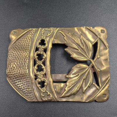 купить Пряжка женская поясная прямоугольной формы с декором в виде листьев, металл, штамповка, Российская империя, 1890-1915 гг.