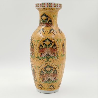 купить Ваза в стилистике "сацума" с изображением журавлей на желтом рельефном фоне, фарфор, деколь, Китай, 1970-2000 гг.