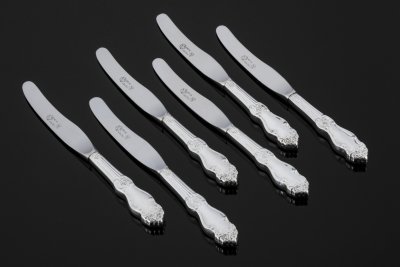 Купить Набор из 6 столовых ножей "Серебряная роза", мельхиор (медь-никель), лезвие - нержавеющая сталь, Кольчугинский завод цветных металлов, СССР, 1962-1991 гг.