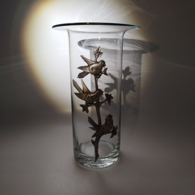 купить Ваза для цветов, декорированная металлической накладкой в виде певчих птиц на ветке, Lorenz, стекло, олово, Франция, 1980-2000 гг.