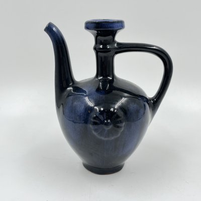 Купить Декоративный чайник (кувшин) с вытянутым носиком и лаконичным цветочным декором, керамика, кобальт, СССР, 1970-1990 гг.