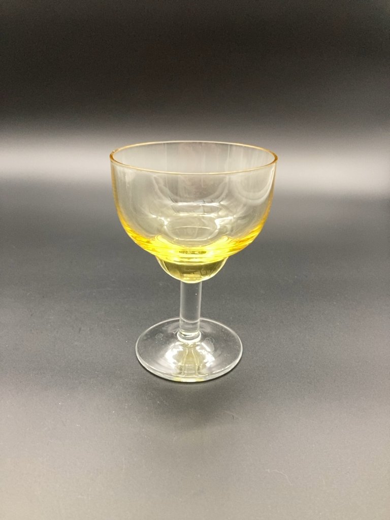 Бокал из цветного стекла, стекло, 1960-1990 гг. стоимостью 600 руб.