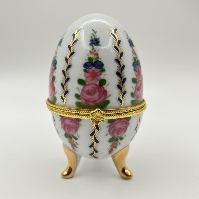 купить Шкатулка в форме яйца, украшенная изображением цветов, фарфор, деколь, золочение, Азия, 2000-2015 гг.