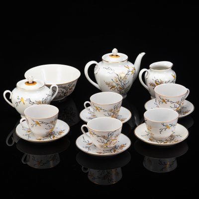 купить Чайный сервиз "Птички на ветках"(?) на 5 персон (14 предметов), автор росписи предположительно Л.И. Лебединская, автор формы "Весенняя" С.Е. Яковлева, фарфор, роспись, золочение, цировка, Ленинградский фарфоровый завод (ЛФЗ), СССР, 1960-1980 гг.