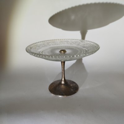 купить Конфетница на ножке с растительным декором, стекло, металл, Европа, 1990-2000 гг.