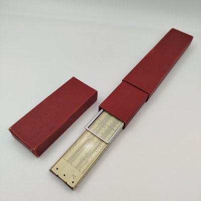 купить Линейка логарифмическая в оригинальном кофре, дерево, картон, полимерный материал, 1930-1937 гг.