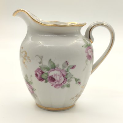купить Молочник, украшенный изображением роз, фарфор, деколь, золочение, Дмитровский фарфоровый завод (ДФЗ Вербилки), СССР, 1954-1965 гг.