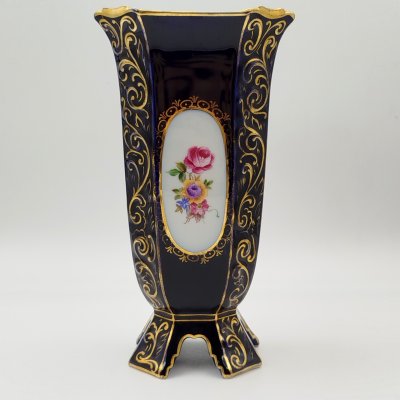 купить Ваза на ножках, украшенная изображением букетов, фарфор, крытье, деколь, золочение, Graf Von Henneberg Porzellan, 1777 Jlmenau, Германия, 1949-1973 гг.