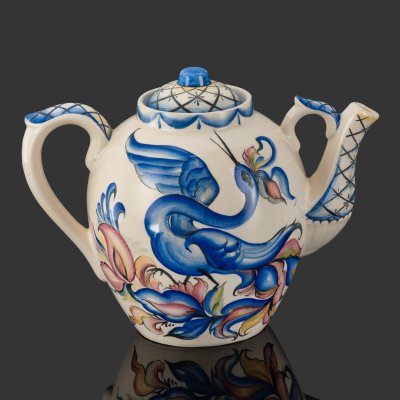 купить Чайник декоративный с изображением фантастических птиц, автор росписи Е. Лихневская, фаянс, роспись, Российская Федерация, 1990-2010 гг.