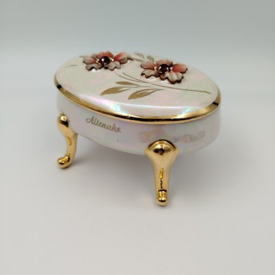 купить Шкатулка овальной формы на ножках, украшенная цветочным декором, фаянс, люстр, золочение, бижутерия, Германия, 1970-1990 гг.