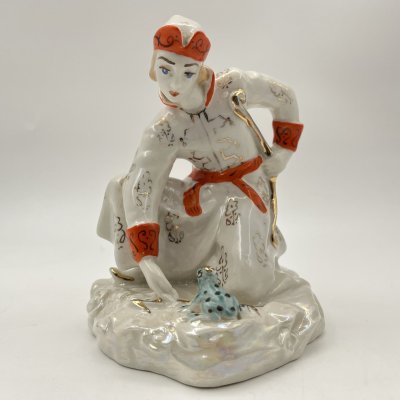 купить Статуэтка "Иван-царевич с царевной-лягушкой", скульптор А.А. Киселев, фарфор, роспись, люстр, золочение, Ленинградский завод фарфоровых изделий (ЛЗФИ), СССР, 1956-1967 гг.