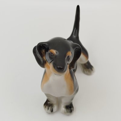 купить Статуэтка "Такса", скульптор Б.Я. Воробьев, фарфор, аэрография, Ленинградский фарфоровый завод (ЛФЗ), СССР, 1986-1991 гг.