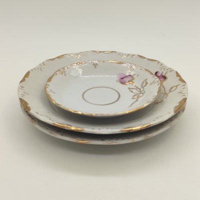 купить Набор из блюдца и 2-х пирожковых тарелок с цветочным рельефным декором, фарфор, роспись, золочение, ГДР, 1960-1980 гг.