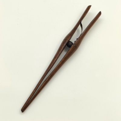 купить Щипцы для растяжки перчаток (инструмент для изготовления перчаток), дерево, металл, лак, Европа, 1910-1930 гг.