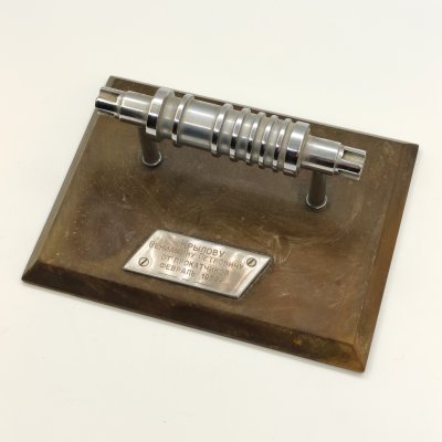 купить Настольная композиция "Прокатный станок" (с дарственной гравировкой "Крылову Вениамину Петровичу от прокатчиков февраль 1969 г."), металл, гравировка, СССР, 1969 г.