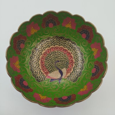 купить Конфетница в восточном стиле, украшенная изображением павлина, латунь, холодные эмали, Индия, 1970-1990 гг.