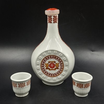 купить Набор из штофа и двух стопок от напитка "Original Grüneberger", фарфор, деколь, пластик, VEB Porzellanfiguren Lippelsdorf (Липпельсдорф), ГДР, 1951-1974 гг.