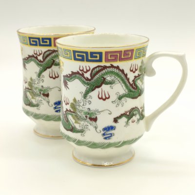 купить Пара чашек в китайском стиле с изображением драконов, фарфор, деколь, золочение, Hitkari Potteries, Индия, 1980-2000 гг.