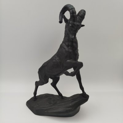 купить Статуэтка "Горный козёл", чугун, крашение, Каслинский чугунолитейный завод (Касли), СССР, 1981 г.