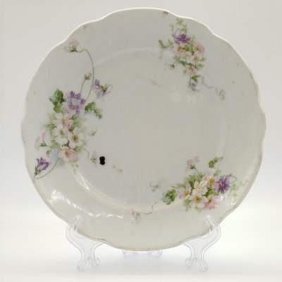 купить Тарелка обеденная, украшенная цветочным декором, фарфор, деколь, Российская империя, 1890-1917 гг.