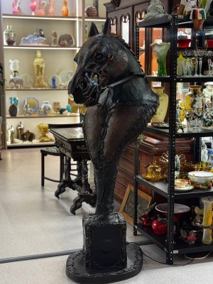 купить Авторская скульптура "Эмоции под уздцы", кожа воловья, дерево, пеноплэкс, Российская Федерация, 2025 г.