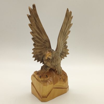 купить Статуэтка "Орёл со змеей", Львовская фабрика художественных изделий им. Леси Украинки, дерево, резьба, лак, СССР, 1970-1990 гг.
