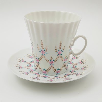 купить Пара кофейная с декором в виде цветочных гирлянд (форма "Одуванчик"), фарфор, деколь, Ленинградский фарфоровый завод (ЛФЗ), СССР, 1970-1986 гг.