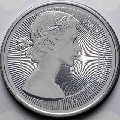 купить Великобритания 5 фунтов 2026 "Первый портрет королевы Елизаветы II" в буклете