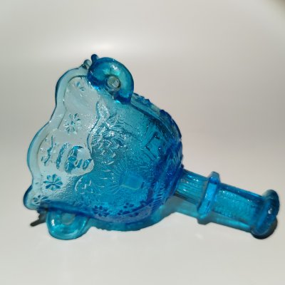 купить Лампада голубого цвета, украшенная изображением херувимов, стекло, (купоросное), пресс, Российская империя, 1880-1915 гг.