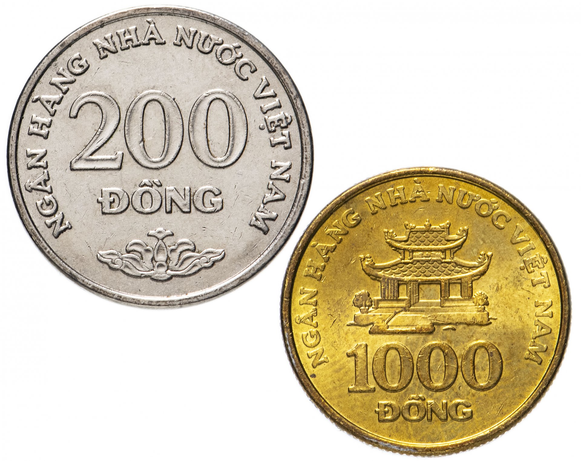 Монета 200 рублей. 200 Dong 2003 монета. Монета 200 som. 200 Донгов Вьетнам 2003.